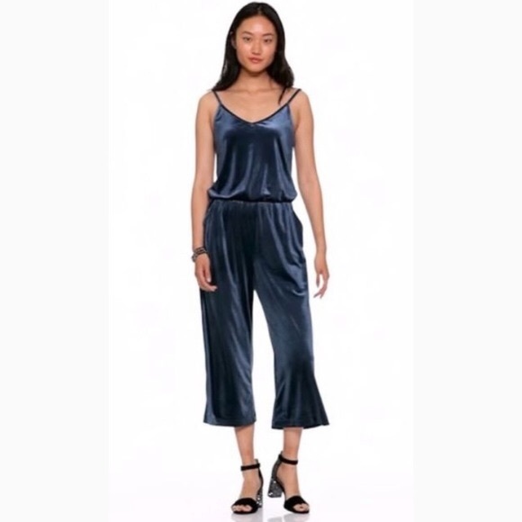 A blue jumpsuit - Picture 3 of 3